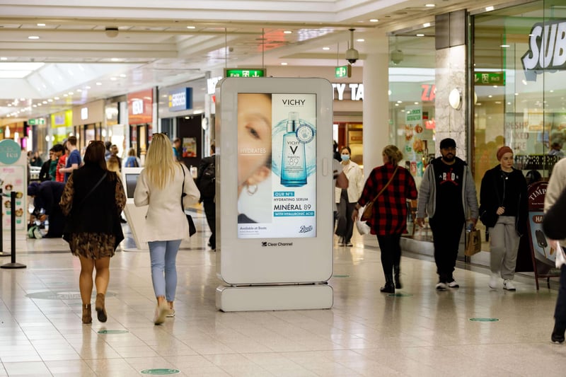 LOreal-Vichy-Mineral-OOH-Shopping-Centre-Campaign-1-2048x1365